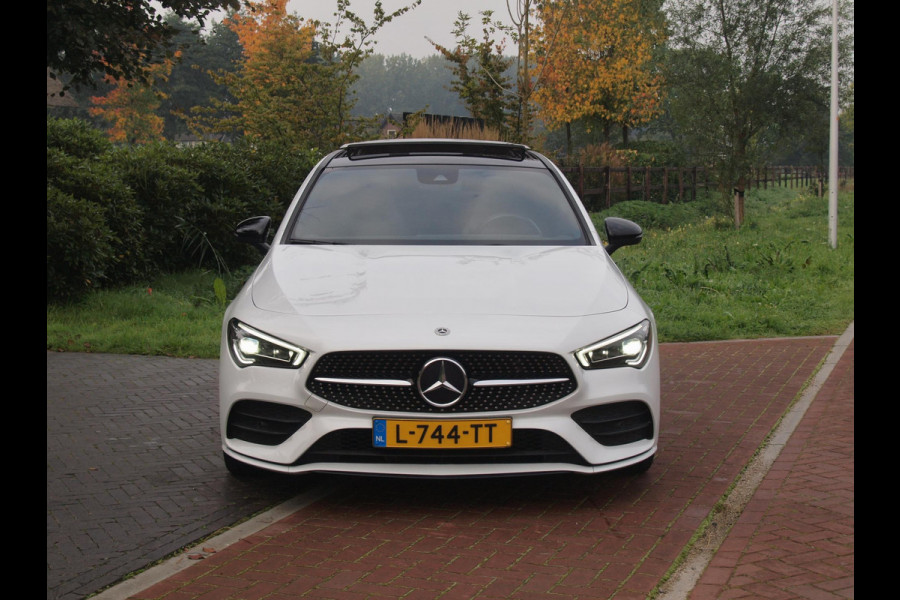Mercedes-Benz CLA-Klasse Shooting Brake 200 Business Solution AMG | Panoramadak | Elektrisch verstelbare stoel(en) | Matrix LED koplampen | NL-Auto |