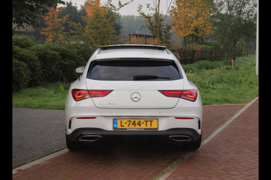 Mercedes-Benz CLA-Klasse Shooting Brake 200 Business Solution AMG | Panoramadak | Elektrisch verstelbare stoel(en) | Matrix LED koplampen | NL-Auto |