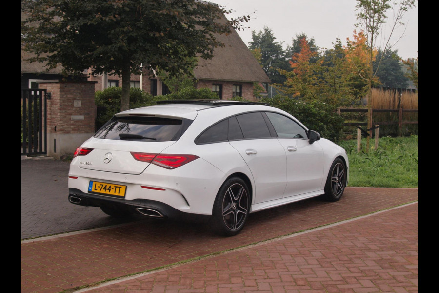 Mercedes-Benz CLA-Klasse Shooting Brake 200 Business Solution AMG | Panoramadak | Elektrisch verstelbare stoel(en) | Matrix LED koplampen | NL-Auto |