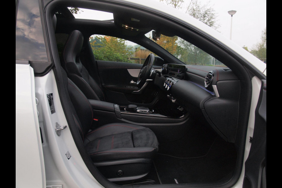 Mercedes-Benz CLA-Klasse Shooting Brake 200 Business Solution AMG | Panoramadak | Elektrisch verstelbare stoel(en) | Matrix LED koplampen | NL-Auto |