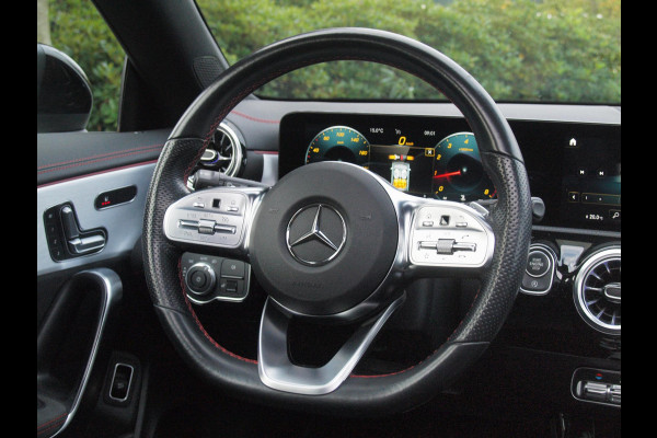 Mercedes-Benz CLA-Klasse Shooting Brake 200 Business Solution AMG | Panoramadak | Elektrisch verstelbare stoel(en) | Matrix LED koplampen | NL-Auto |