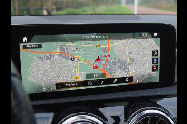 Mercedes-Benz CLA-Klasse Shooting Brake 200 Business Solution AMG | Panoramadak | Elektrisch verstelbare stoel(en) | Matrix LED koplampen | NL-Auto |
