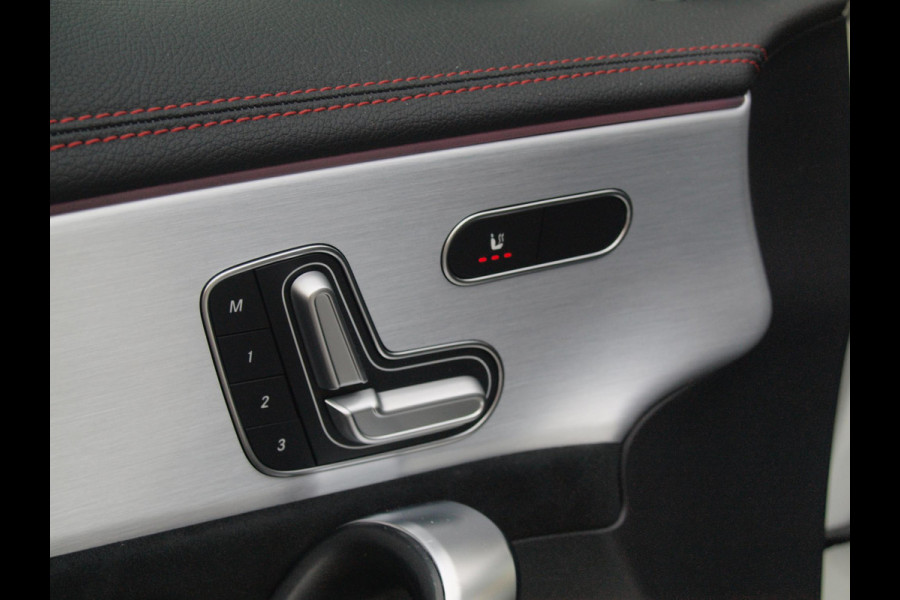 Mercedes-Benz CLA-Klasse Shooting Brake 200 Business Solution AMG | Panoramadak | Elektrisch verstelbare stoel(en) | Matrix LED koplampen | NL-Auto |