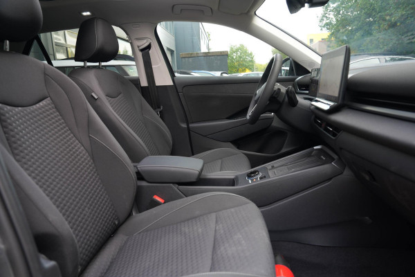Volkswagen T-Roc 1.5 eTSI Life |Pano|Camera|Trekhaak|