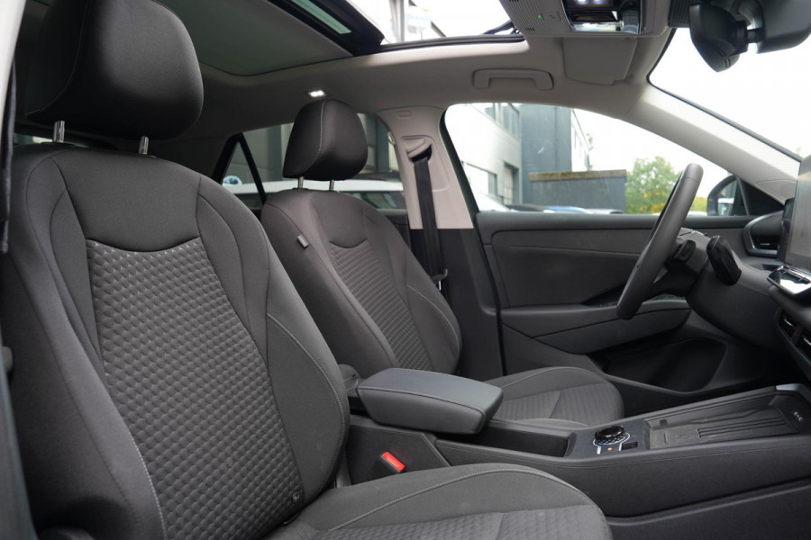 Volkswagen T-Roc 1.5 eTSI Life |Pano|Camera|Trekhaak|