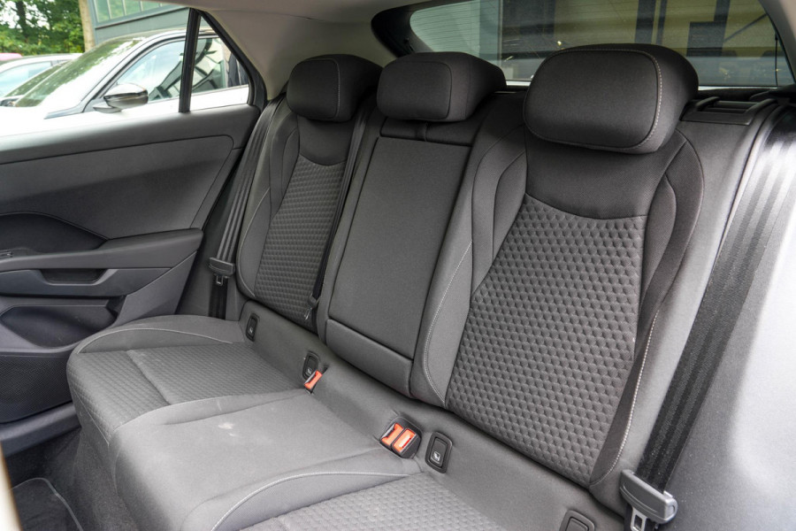 Volkswagen T-Roc 1.5 eTSI Life |Pano|Camera|Trekhaak|