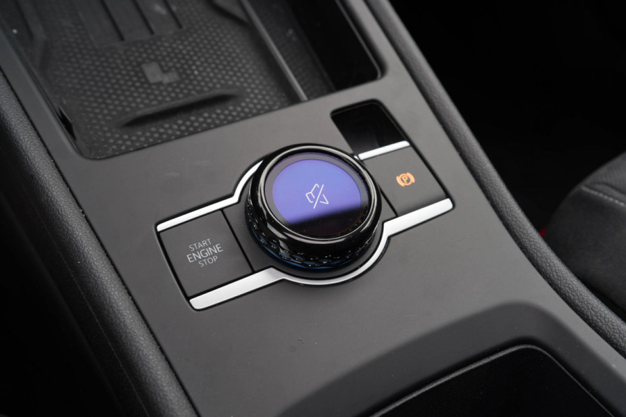 Volkswagen T-Roc 1.5 eTSI Life |Pano|Camera|Trekhaak|