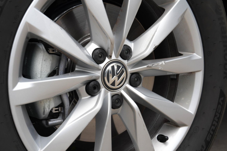 Volkswagen T-Roc 1.5 eTSI Life |Pano|Camera|Trekhaak|