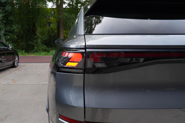 Volkswagen T-Roc 1.5 eTSI Life |Pano|Camera|Trekhaak|