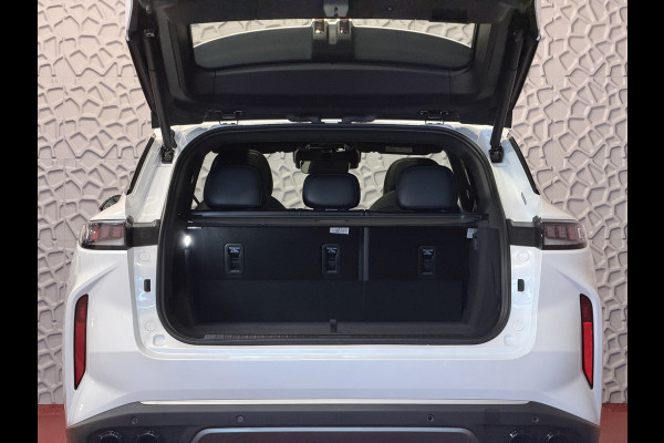 Omoda 9 OMODA 9 PREMIUM AWD 538 PK | Stary White | FABRIEKSGARANTIE PHEV SUV | 145 KM ELEKTRISCH | ONGEBRUIKTE NIEUWE AUTO 4WD 4X4