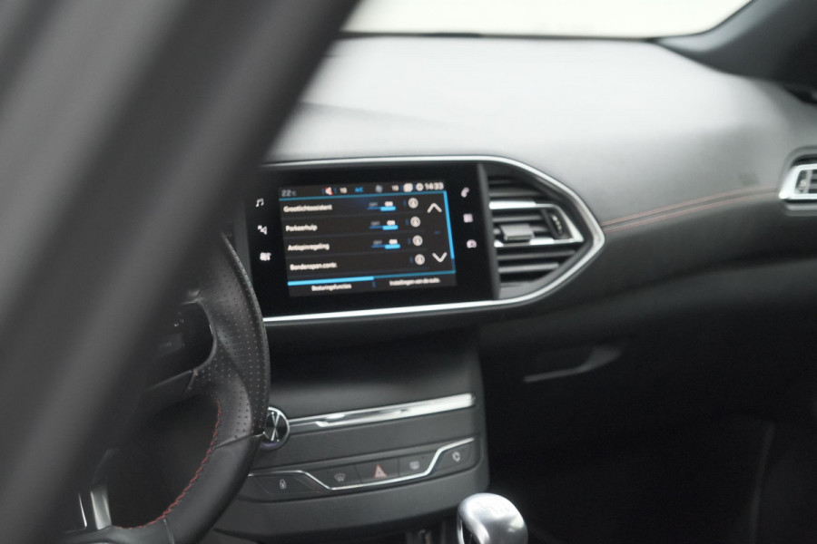 Peugeot 308 SW PureTech 130 GT-line | Black Pack | Panoramadak | Camera | Adaptieve Cruise Control