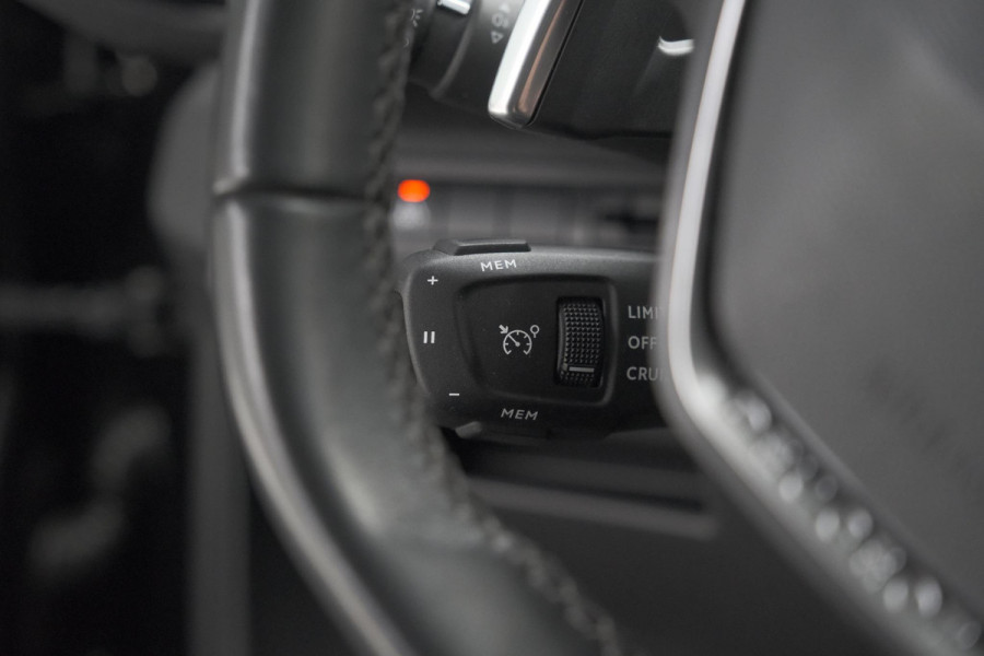 Peugeot 3008 PureTech 130 EAT8 Allure | Camera | Stoelverwarming | Apple Carplay | Dodehoekdetectie