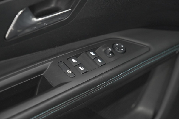 Peugeot 3008 PureTech 130 EAT8 Allure | Camera | Stoelverwarming | Apple Carplay | Dodehoekdetectie