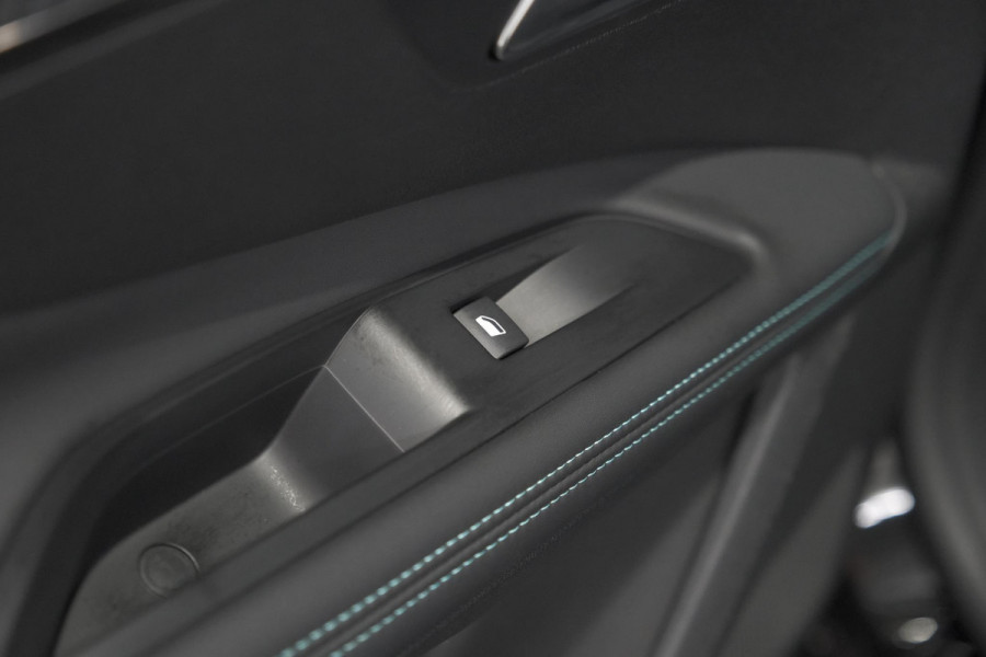 Peugeot 3008 PureTech 130 EAT8 Allure | Camera | Stoelverwarming | Apple Carplay | Dodehoekdetectie