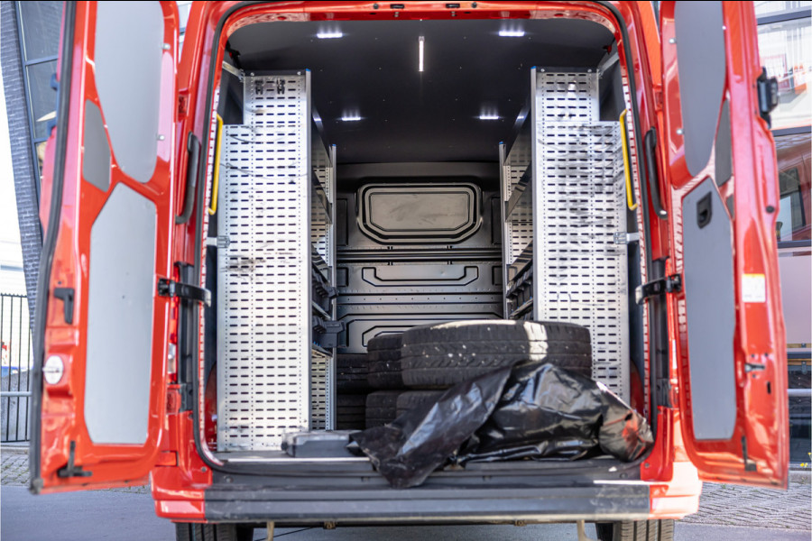MAN TGE 35 2.0 L3H2 DSG | ACC | Standkachel | CarPlay | Navigatie | Camera | MF Stuur | Sortimo | DAB | Stoelverwarming | Nieuwe APK