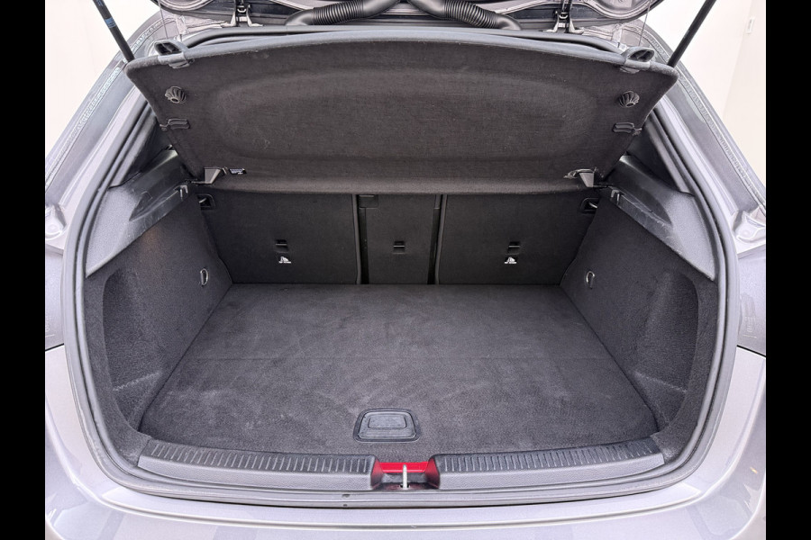 Mercedes-Benz A-Klasse 250e AMG // Camera // Keyless Entry // Sfeerverlichting // Wide Screen // Cruise Controle //