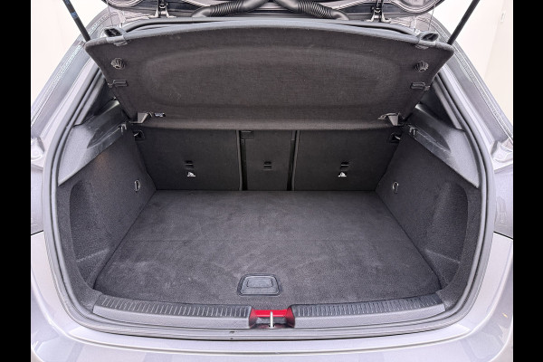 Mercedes-Benz A-Klasse 250e AMG // Camera // Keyless Entry // Sfeerverlichting // Wide Screen // Cruise Controle //