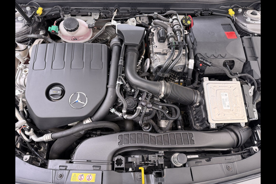 Mercedes-Benz A-Klasse 250e AMG // Camera // Keyless Entry // Sfeerverlichting // Wide Screen // Cruise Controle //
