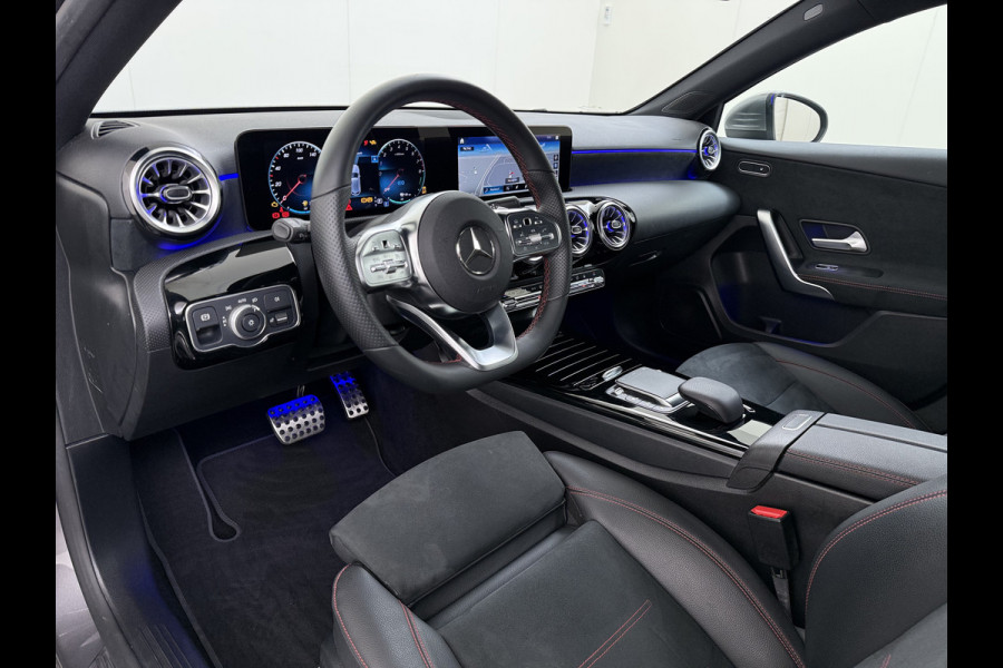 Mercedes-Benz A-Klasse 250e AMG // Camera // Keyless Entry // Sfeerverlichting // Wide Screen // Cruise Controle //