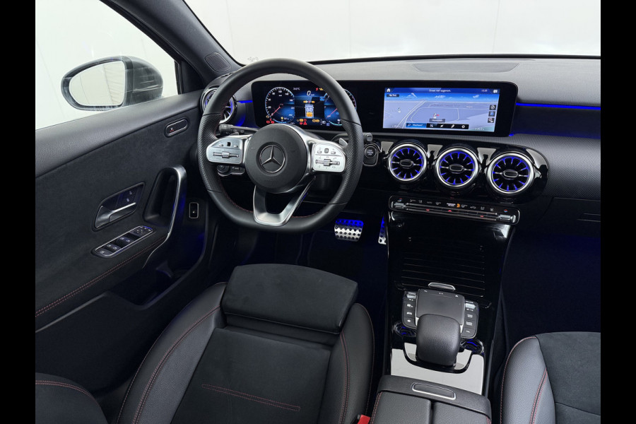 Mercedes-Benz A-Klasse 250e AMG // Camera // Keyless Entry // Sfeerverlichting // Wide Screen // Cruise Controle //