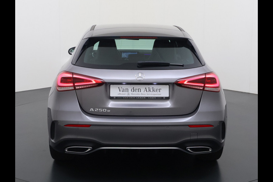 Mercedes-Benz A-Klasse 250e AMG // Camera // Keyless Entry // Sfeerverlichting // Wide Screen // Cruise Controle //