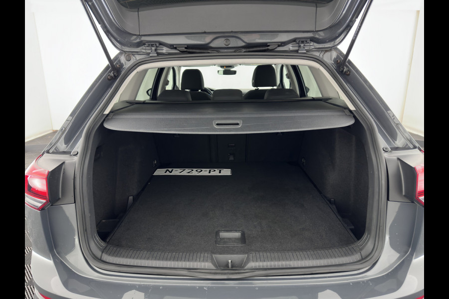 Volkswagen Golf Variant 2.0 TDI R-Line Business *(INCL. BTW) *AUT | PANO | MICROFIBRE | ADAPTIVE-CRUISE | DIGI-COCKPIT | HEATED-SPORTSEATS | PRIVACY-GLASS | NAVI-FULLMAP | ECC | PDC | 17''ALU*