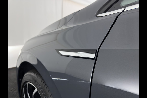 Volkswagen Golf Variant 2.0 TDI R-Line Business *(INCL. BTW) *AUT | PANO | MICROFIBRE | ADAPTIVE-CRUISE | DIGI-COCKPIT | HEATED-SPORTSEATS | PRIVACY-GLASS | NAVI-FULLMAP | ECC | PDC | 17''ALU*