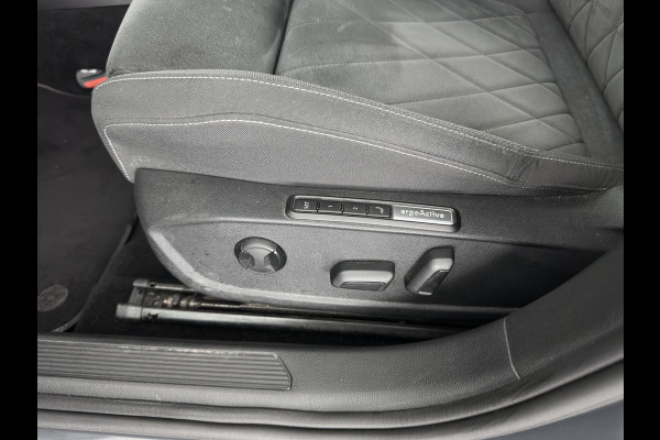 Volkswagen Golf Variant 2.0 TDI R-Line Business *(INCL. BTW) *AUT | PANO | MICROFIBRE | ADAPTIVE-CRUISE | DIGI-COCKPIT | HEATED-SPORTSEATS | PRIVACY-GLASS | NAVI-FULLMAP | ECC | PDC | 17''ALU*