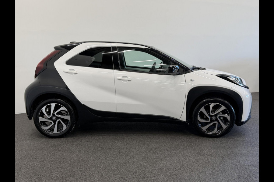 Toyota Aygo X 1.0 VVT-i Automaat Pulse Navigatie Apple Carplay/Android Auto Camera 17" Lichtmetalen Velgen Climate Control Adaptieve Cruise Control Two Tone
