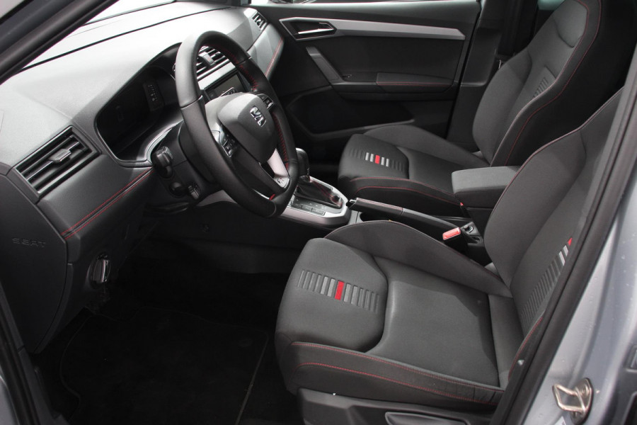 Seat Arona 1.0 TSI 110 pk DSG FR Tech Parkeersensoren Camera Adaptieve Cruise Control Stoelverwarming Dodehoek Assistent Getinte ramen LED-verlichting voor