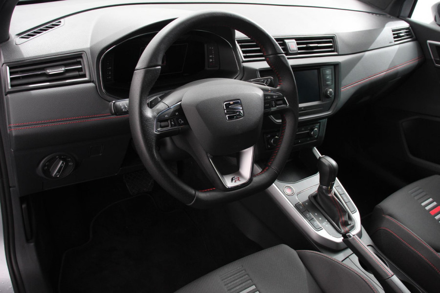 Seat Arona 1.0 TSI 110 pk DSG FR Tech Parkeersensoren Camera Adaptieve Cruise Control Stoelverwarming Dodehoek Assistent Getinte ramen LED-verlichting voor