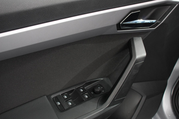 Seat Arona 1.0 TSI 110 pk DSG FR Tech Parkeersensoren Camera Adaptieve Cruise Control Stoelverwarming Dodehoek Assistent Getinte ramen LED-verlichting voor