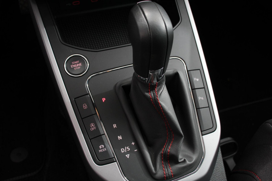 Seat Arona 1.0 TSI 110 pk DSG FR Tech Parkeersensoren Camera Adaptieve Cruise Control Stoelverwarming Dodehoek Assistent Getinte ramen LED-verlichting voor