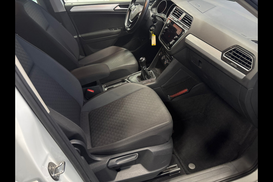 Volkswagen Tiguan 1.5 TSI Comfortline Business Navi | Clima |ACC |PDC | Trekhaak
