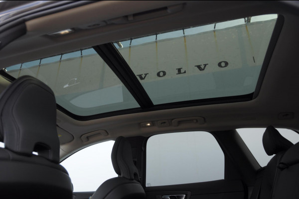 Volvo XC60 T6 350PK Automaat AWD Plus Dark Trekhaak / Adaptieve cruise control / BLIS / Panoramadak / Parkeersensoren voor - en achter / parkeercamera / Elektrische stoelen / stoel - en stuurverwarming /