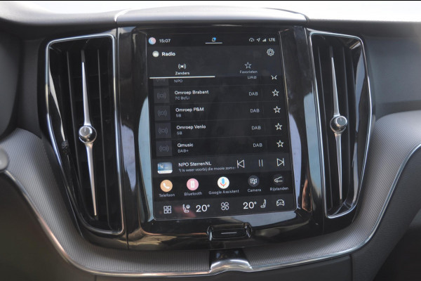 Volvo XC60 T6 350PK Automaat AWD Plus Dark Trekhaak / Adaptieve cruise control / BLIS / Panoramadak / Parkeersensoren voor - en achter / parkeercamera / Elektrische stoelen / stoel - en stuurverwarming /