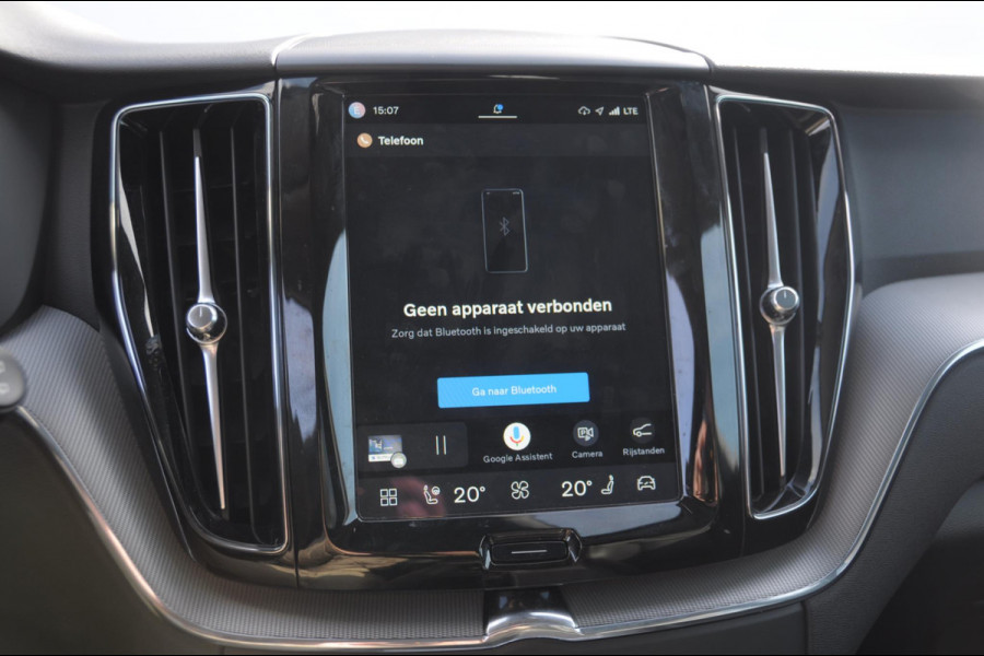 Volvo XC60 T6 350PK Automaat AWD Plus Dark Trekhaak / Adaptieve cruise control / BLIS / Panoramadak / Parkeersensoren voor - en achter / parkeercamera / Elektrische stoelen / stoel - en stuurverwarming /