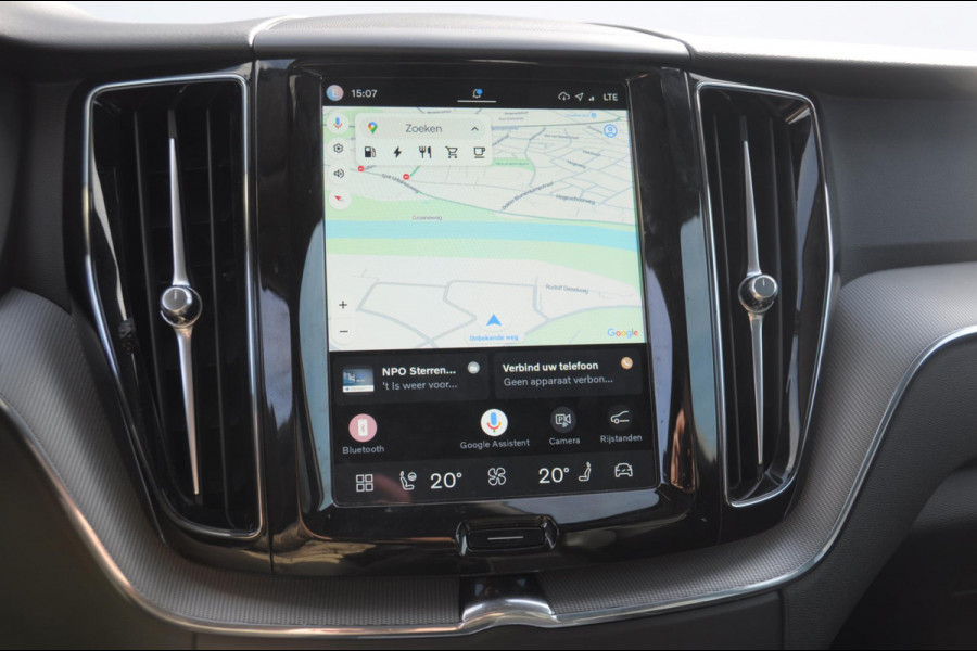 Volvo XC60 T6 350PK Automaat AWD Plus Dark Trekhaak / Adaptieve cruise control / BLIS / Panoramadak / Parkeersensoren voor - en achter / parkeercamera / Elektrische stoelen / stoel - en stuurverwarming /