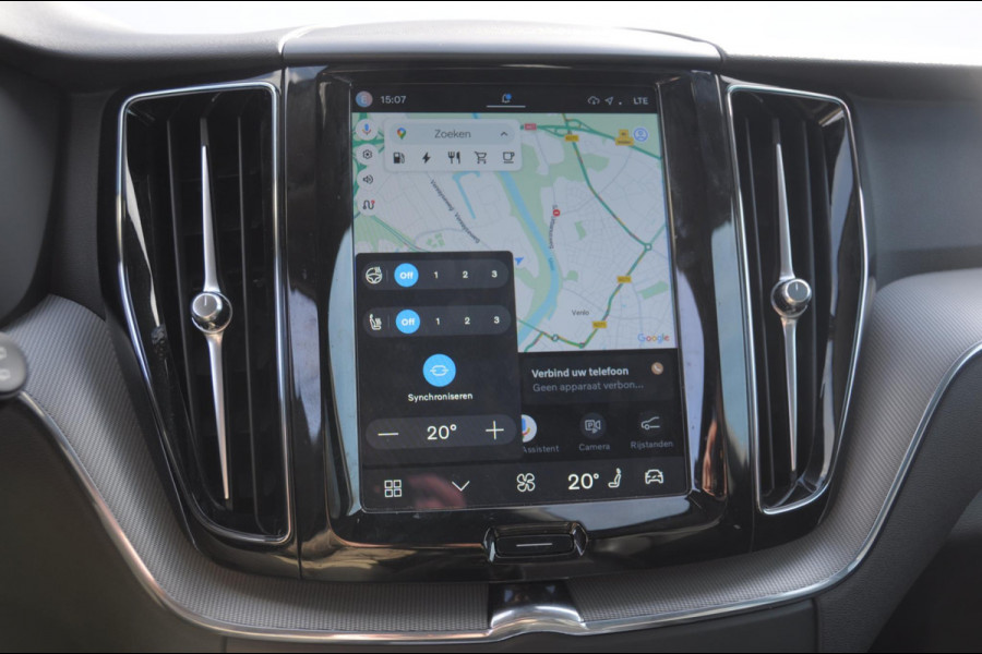 Volvo XC60 T6 350PK Automaat AWD Plus Dark Trekhaak / Adaptieve cruise control / BLIS / Panoramadak / Parkeersensoren voor - en achter / parkeercamera / Elektrische stoelen / stoel - en stuurverwarming /