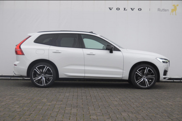 Volvo XC60 2.0 Recharge T6 AWD R-Design / Trekhaak / Stoelventilatie / Harman kardon / Panoramadak / Adaptieve cruise control / BLIS / 360 camera / Adaptieve koplampen / dubbele eindpijpen / head up display / stoel - en stuurwielverwarming / elektrische stoelen