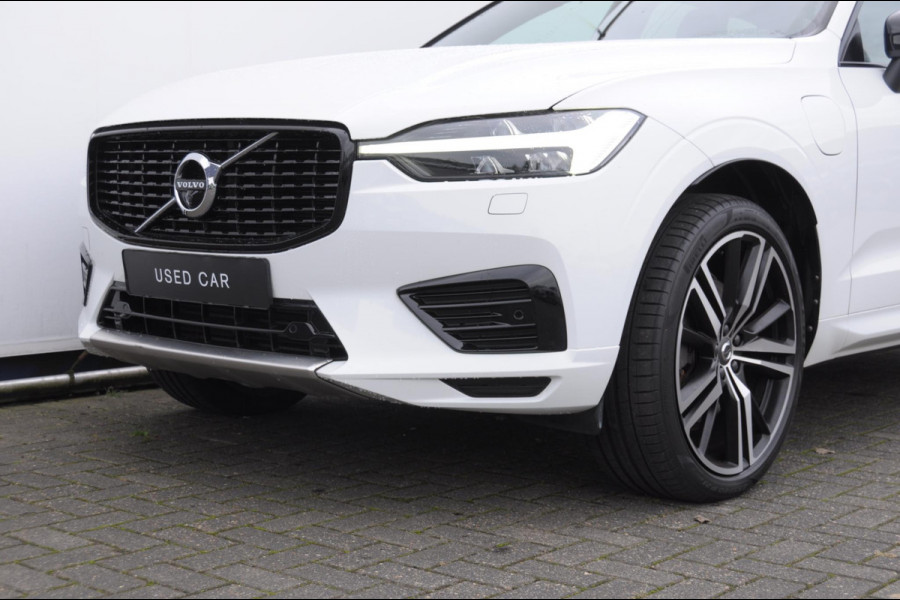 Volvo XC60 2.0 Recharge T6 AWD R-Design / Trekhaak / Stoelventilatie / Harman kardon / Panoramadak / Adaptieve cruise control / BLIS / 360 camera / Adaptieve koplampen / dubbele eindpijpen / head up display / stoel - en stuurwielverwarming / elektrische stoelen