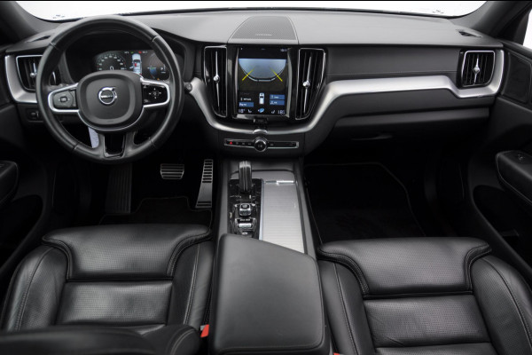 Volvo XC60 2.0 Recharge T6 AWD R-Design / Trekhaak / Stoelventilatie / Harman kardon / Panoramadak / Adaptieve cruise control / BLIS / 360 camera / Adaptieve koplampen / dubbele eindpijpen / head up display / stoel - en stuurwielverwarming / elektrische stoelen