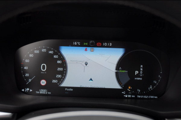 Volvo XC60 2.0 Recharge T6 AWD R-Design / Trekhaak / Stoelventilatie / Harman kardon / Panoramadak / Adaptieve cruise control / BLIS / 360 camera / Adaptieve koplampen / dubbele eindpijpen / head up display / stoel - en stuurwielverwarming / elektrische stoelen