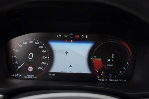 Volvo XC60 2.0 Recharge T6 AWD R-Design / Trekhaak / Stoelventilatie / Harman kardon / Panoramadak / Adaptieve cruise control / BLIS / 360 camera / Adaptieve koplampen / dubbele eindpijpen / head up display / stoel - en stuurwielverwarming / elektrische stoelen