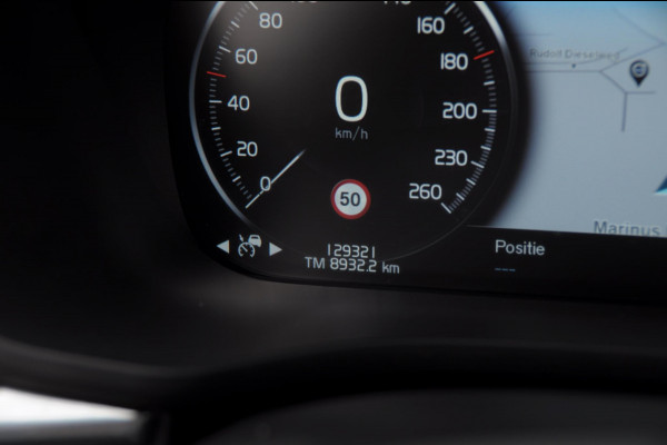 Volvo XC60 2.0 Recharge T6 AWD R-Design / Trekhaak / Stoelventilatie / Harman kardon / Panoramadak / Adaptieve cruise control / BLIS / 360 camera / Adaptieve koplampen / dubbele eindpijpen / head up display / stoel - en stuurwielverwarming / elektrische stoelen