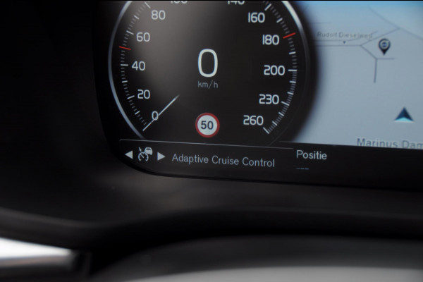 Volvo XC60 2.0 Recharge T6 AWD R-Design / Trekhaak / Stoelventilatie / Harman kardon / Panoramadak / Adaptieve cruise control / BLIS / 360 camera / Adaptieve koplampen / dubbele eindpijpen / head up display / stoel - en stuurwielverwarming / elektrische stoelen