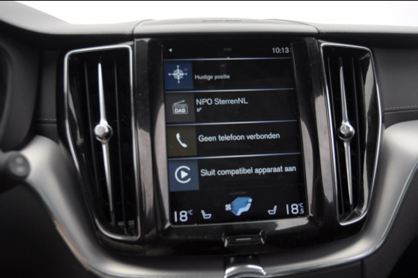 Volvo XC60 2.0 Recharge T6 AWD R-Design / Trekhaak / Stoelventilatie / Harman kardon / Panoramadak / Adaptieve cruise control / BLIS / 360 camera / Adaptieve koplampen / dubbele eindpijpen / head up display / stoel - en stuurwielverwarming / elektrische stoelen