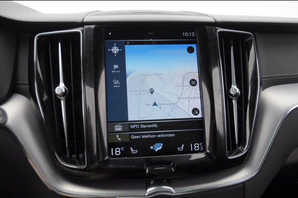 Volvo XC60 2.0 Recharge T6 AWD R-Design / Trekhaak / Stoelventilatie / Harman kardon / Panoramadak / Adaptieve cruise control / BLIS / 360 camera / Adaptieve koplampen / dubbele eindpijpen / head up display / stoel - en stuurwielverwarming / elektrische stoelen