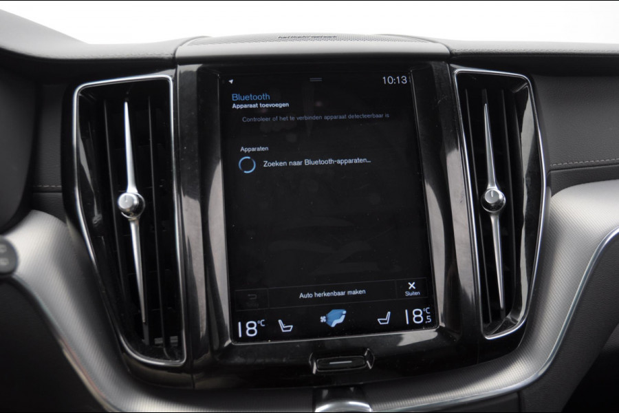 Volvo XC60 2.0 Recharge T6 AWD R-Design / Trekhaak / Stoelventilatie / Harman kardon / Panoramadak / Adaptieve cruise control / BLIS / 360 camera / Adaptieve koplampen / dubbele eindpijpen / head up display / stoel - en stuurwielverwarming / elektrische stoelen