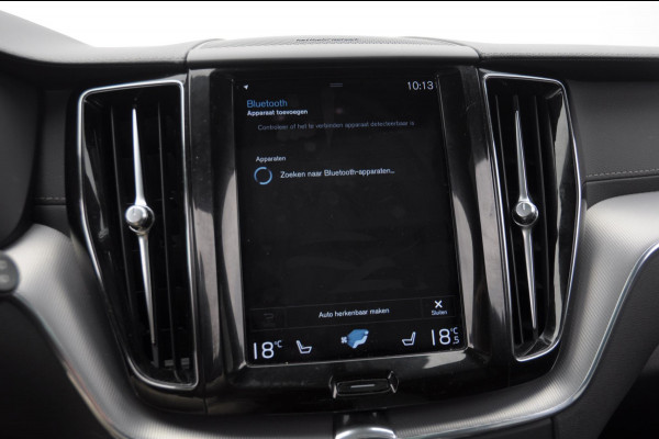 Volvo XC60 2.0 Recharge T6 AWD R-Design / Trekhaak / Stoelventilatie / Harman kardon / Panoramadak / Adaptieve cruise control / BLIS / 360 camera / Adaptieve koplampen / dubbele eindpijpen / head up display / stoel - en stuurwielverwarming / elektrische stoelen
